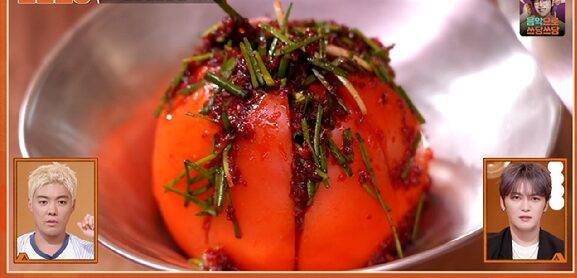 토마토와 고춧가루, 양파 등이 들어가는 토마토 소박이는 체내 염증 억제, 면역력 강화 등 효과를 기대할 수 있다. 사진=KBS2 '신상출시 편스토랑'