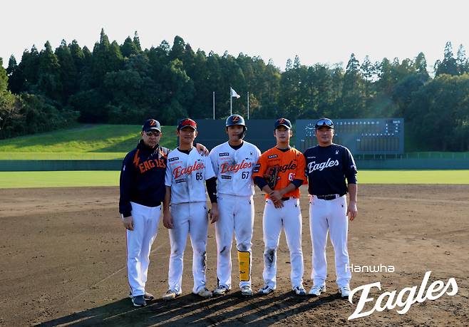 (왼쪽부터) 김민호 코치, 정민규 한지윤 박정현, 정현석 코치. 사진제공=한화 이글스