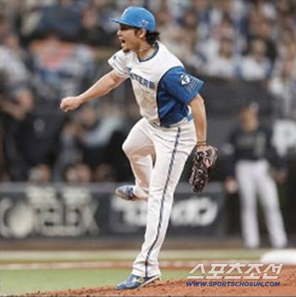 신조 감독이 22일 내년 개막전 선발등판을 예고한 이토. 올해 14승을 거두고 프로 5년차에 사와무라상을 수상했다. 사진캡처=니혼햄 파이터스 SNS