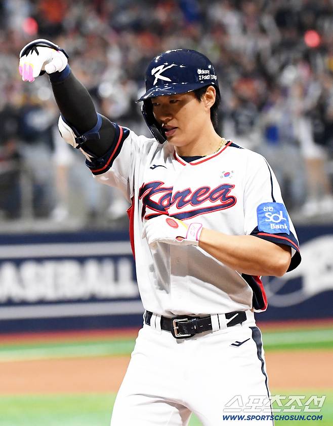 2025 K-BASEBALL SERIES 대한민국과 체코의 평가전이 8일 고척스카이돔에서 열렸다. 1회말 1사 3루 송성문이 적시타를 날린 뒤 환호하고 있다. 고척=박재만 기자 pjm@sportschosun.com/2025.11.08/