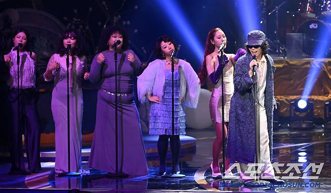 제46회 청룡영화상 시상식이 19일 여의도 KBS홀에서 열렸다. 이찬혁이 멋진 무대를 선보이고 있다. 허상욱 기자  wook@sportschosun.com/2025.11.19/