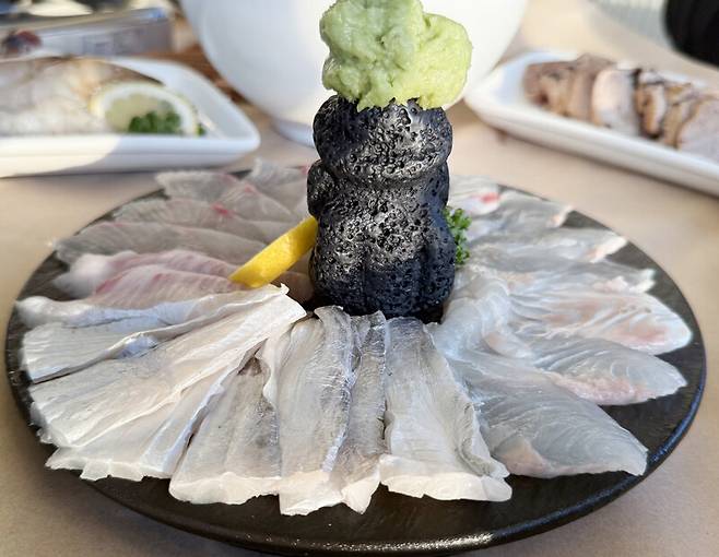일명 ‘이모카세’ 김미령 한식 요리사가 제주에 연 \'바다술상\'의 메뉴 중 하나. 박미향 기자