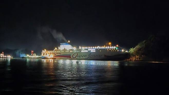 제주에서 목포로 향하다 좌초된 여객선 (사진, 목포해양경찰서)