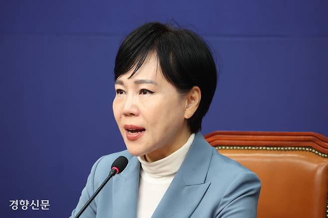 전현희 더불어민주당 최고위원이 23일 국회에서 기자간담회를 열어 발언하고 있다. 한수빈 기자