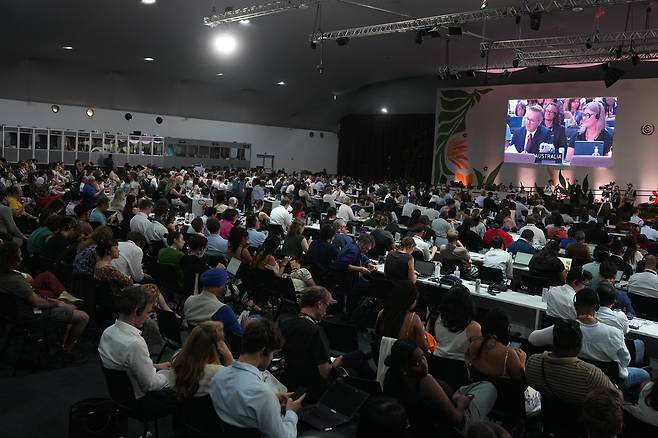 Chris Bowen, Australia's minister for climate change and energy, speaks during a plenary session at the COP30 UN Climate Summit on Nov. 22 in Belém, Brazil. [AP/YONHAP]