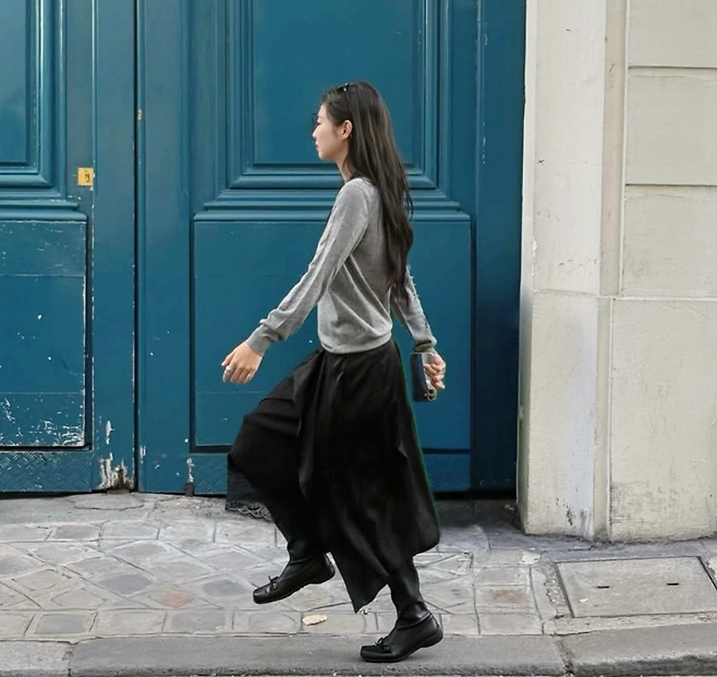 제니가 오픈와이와이(OPEN YY)의 타이트 하이 발렛 부츠를 신었다. [제니 인스타그램]