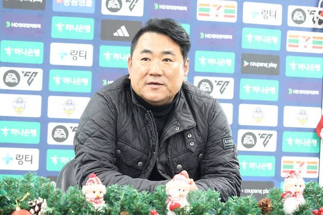 [아산=뉴시스] 최영민 기자=전남드래곤즈 김현석 감독. 2025.11.23 ymchoi@newsis.com *재판매 및 DB 금지