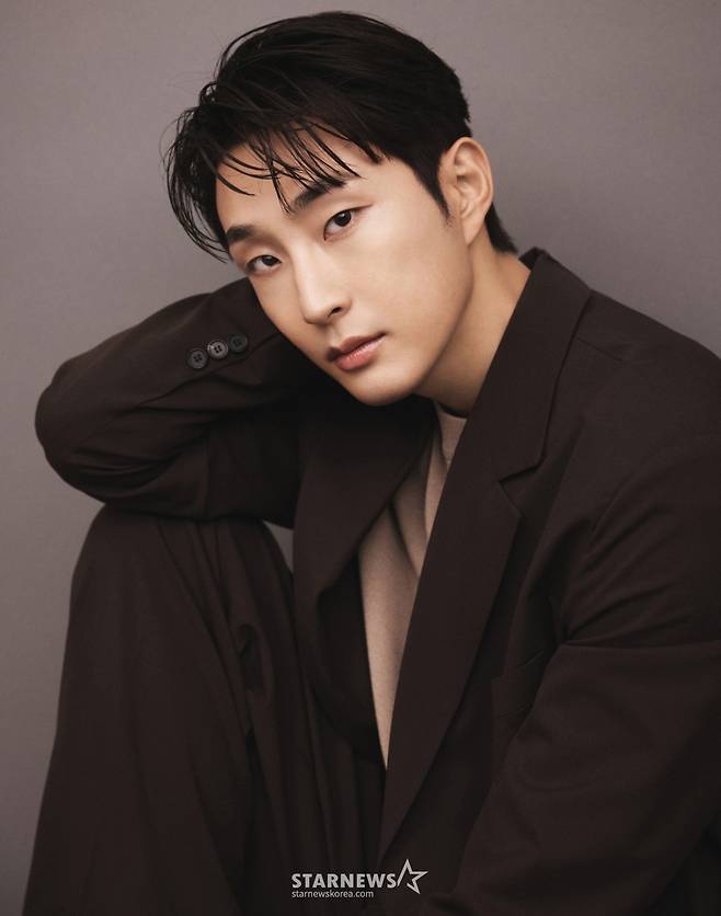 SBS 드라마 '우주메리미'의 배우 배나라가 21일 진행된 라운드 인터뷰를 위해 포즈를 취하고 있다. /사진제공=YY엔터테인먼트 /2025.11.21 /사진=김휘선 hwijpg@