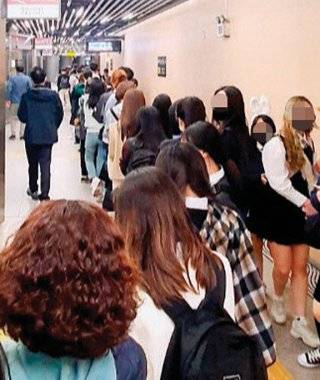 서울 잠실 광역환승센터에 경기 양주로 향하는 버스를 타려는 승객들이 장사진을 이루고 있다.&nbsp; 옥정신도시발전연대 제공