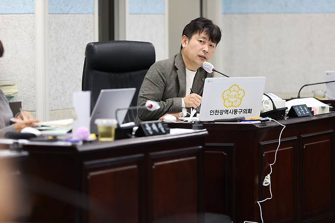 김종호(정의당·동구 가) 인천 동구의원이 지난 21일 열린 행정사무감사에서 집행부에 질의를 하고 있다. 사진=동구의회