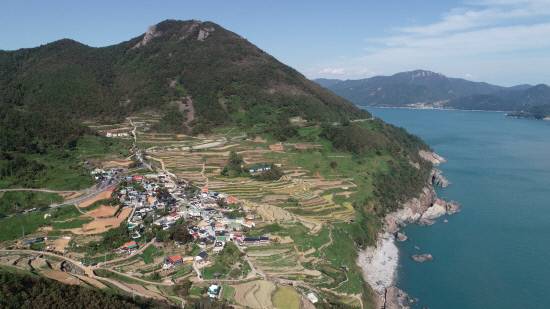 남해 가천다랭이마을 전경.