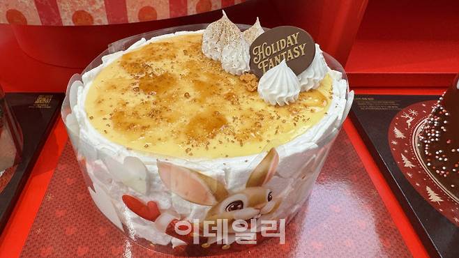 SPC 배스킨라빈스가 2025 크리스마스 캠페인 홀리데이 판타지를 공개했다. 대표제품인 골드 브륄레 판타지. (사진=신수정 기자)