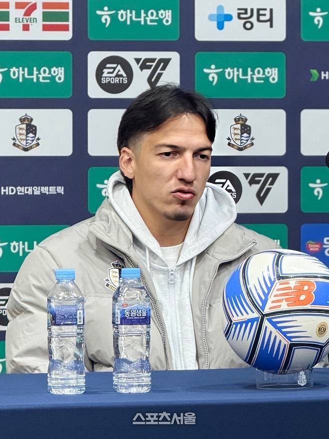 기자회견에 참석한 에울레르. 목동 | 정다워 기자