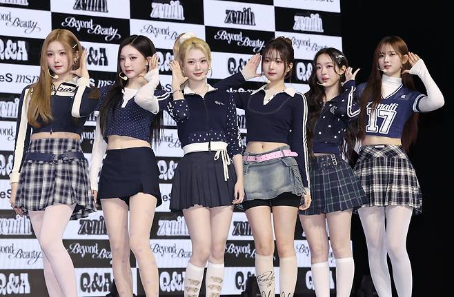 포즈 취하는 트리플에스 제니스 디멘션

    (서울=연합뉴스) 이재희 기자 = 걸그룹 트리플에스의 제니스 디멘션이 24일 서울 용산구 블루스퀘어에서 열린 '비욘드 뷰티' 앨범 발표회에서 포즈를 취하고 있다. 24인으로 구성된 트리플에스는 이번 앨범에서 네 조(문, 선, 넵튠, 제니스·MSNZ)로 멤버를 나누어 활동한다. 2025.11.24

    scape@yna.co.kr

(끝)





<저작권자(c) 연합뉴스, 무단 전재-재배포, AI 학습 및 활용 금지>