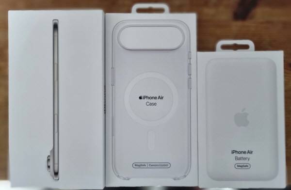 애플 코리아로부터 대여한 아이폰 에어, 아이폰 에어 정품 케이스, 정품 배터리. 정옥재 기자
