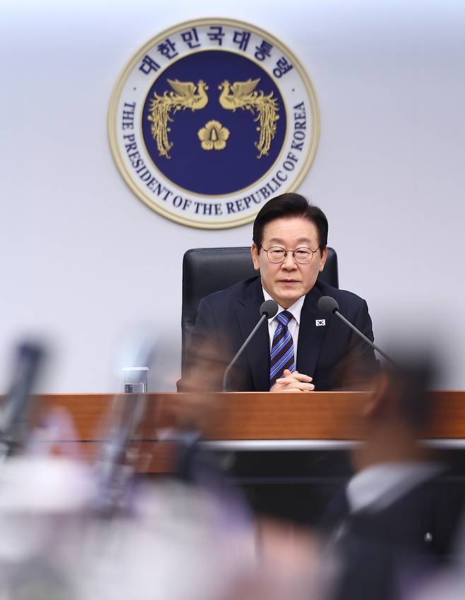 President Lee Jae Myung speaks during a senior secretaries’ meeting at the presidential office in Yongsan-gu, central Seoul, on Nov. 13. (Yonhap)
