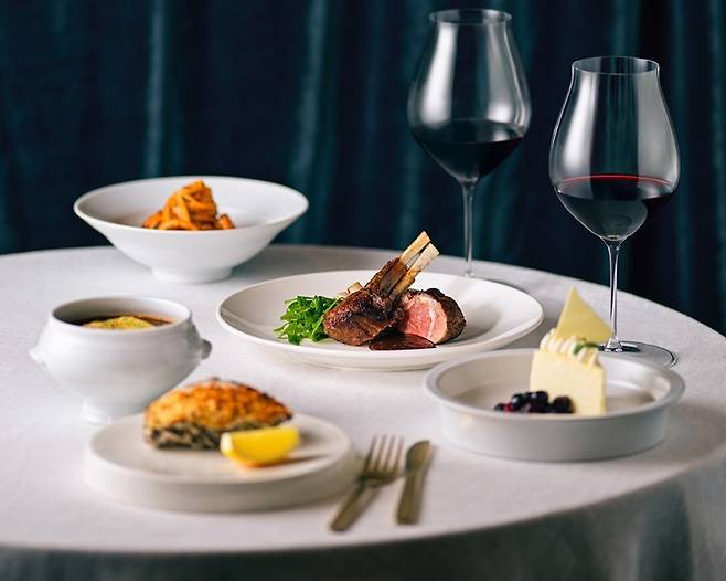 미트 앤 코 스테이크 하우스와 한식 다이닝 조각보 키친에서 수험생 할인 진행해 / 사진=안다즈 서울 강남