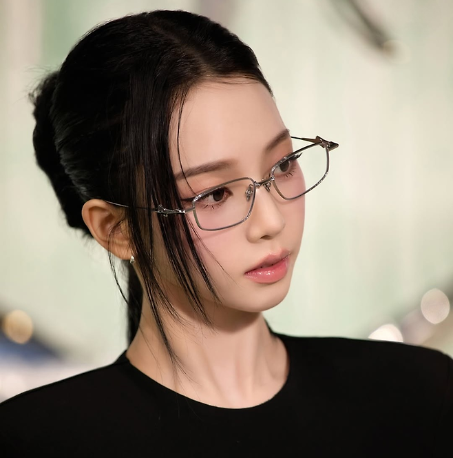 젠틀몬스터 모델 에스파 카리나 [젠틀몬스터 인스타그램 캡처]