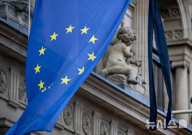 [프랑크푸르트(독일)=AP/뉴시스]유럽연합(EU)이 중국의 공격적 투자에 대응해 외국인 투자 규제를 강화하기로 했다고 외신이 보도했다. 2025.11.24.