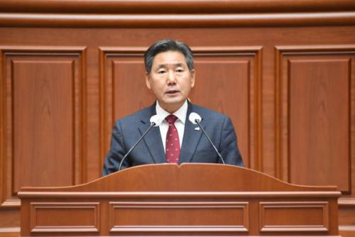 서흥원 양구군수는 25일 양구군의회 본회의장에서 열린 제313회 양구군의회 제2차 정례회 시정연설에서 2026년도 군정 운영 방향을 제시했다.