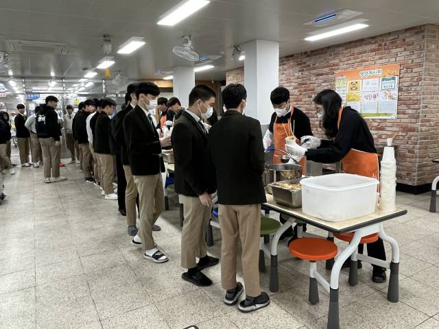 지난 21일 오전 무학고에서 개교 50주년 맞이