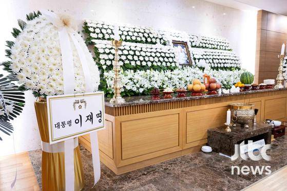 25일 서울 송파구 서울아산병원 장례식장에 배우 故 이순재의 빈소가 마련됐다.〈사진=사진공동취재단〉