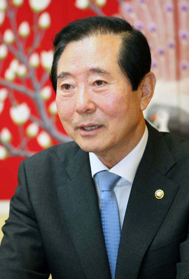 1970∼80년대 MBC '명랑운동회' 등 큰인기…변웅전 전 의원 별세

    (서울=연합뉴스) 1970∼1980년대 인기 아나운서 출신으로 3선 의원과 당 대표를 역임한 변웅전(邊雄田) 전 의원이 지난 23일 밤 서울 광진구 자양동 혜민병원에서 세상을 떠났다고 유족이 24일 전했다. 향년 85세.

    사진은 2011년 7월 자유선진당 대표 시절 기자간담회 하는 변웅전 전 의원.  2025.11.24  [연합뉴스 자료사진]

    photo@yna.co.kr

(끝)





<저작권자(c) 연합뉴스, 무단 전재-재배포, AI 학습 및 활용 금지>