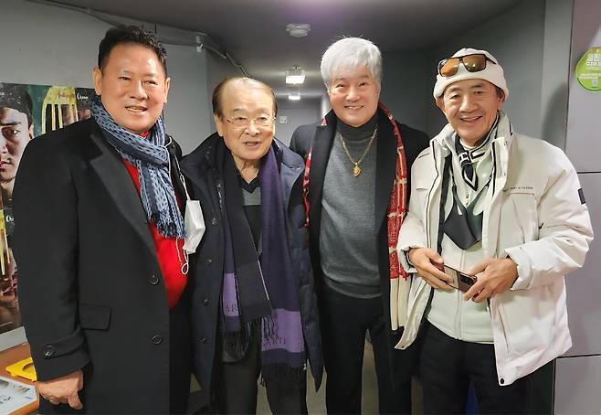 현석, 이순재, 한지일, 정운용. 한지일 SNS