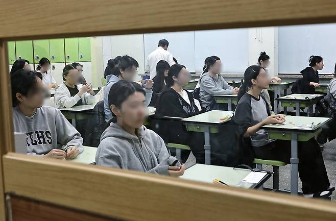 2026학년도 수능 이의신청 51개 문항이 모두 기각돼 정답이 최초 발표대로 확정됐다. 국어 17번과 영어 24번 논란도 평가원이 단일 정답 가능성을 인정했다. ⓒ News1