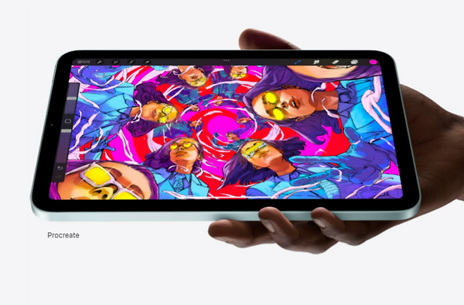 애플 아이패드 미니. 현재는 LCD 디스플레이를 사용하고 있다.