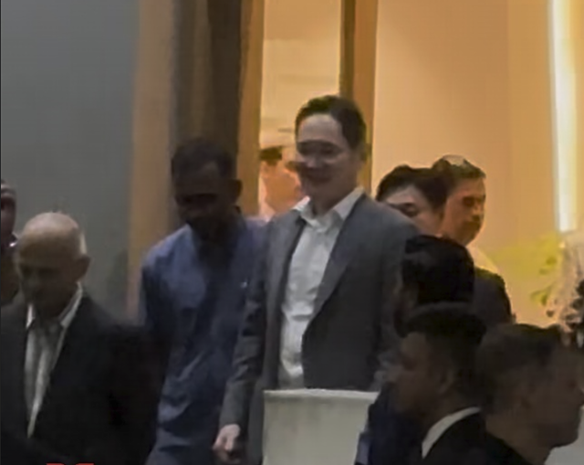 이재용 삼성전자 회장이 2024년 7월 아시아 최고 갑부인 무케시 암바니 인도 릴라이언스 인더스트리 회장의 막내아들 결혼식 참석을 위해 인도 뭄바이에 방문했을 당시 모습. 인스타그램 캡처