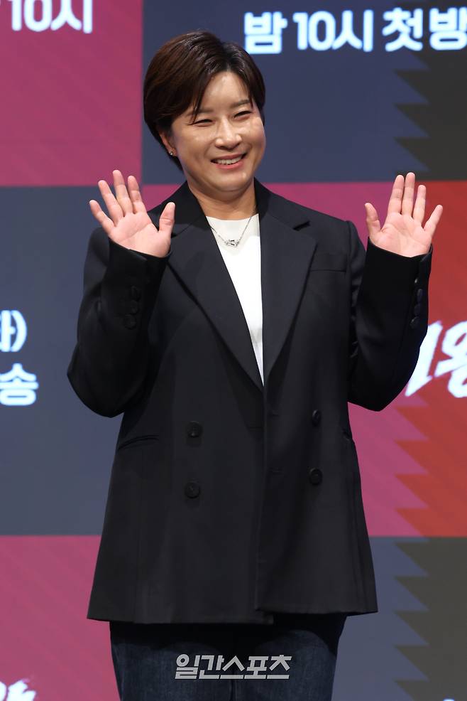 박세리가 25일 오후 서울 구로구 더세인트에서 열린 채널A 예능 '야구여왕' 제작발표회에 참석해 포토타임을 갖고 있다. '야구여왕'은 각기 다른 스포츠 종목의 '레전드 여성 선출'(선수 출신)들이 '야구'라는 낯선 무대에 도전장을 내미는 스포츠 버라이어티 프로그램. 오늘 밤 10시 첫 방송. 서병수 기자 qudtn@edaily.co.kr /2025.11.25/