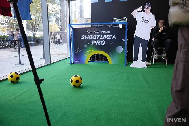 ▲ 골을 넣으면 키링을 줍니다! '프로 슈팅 존'!