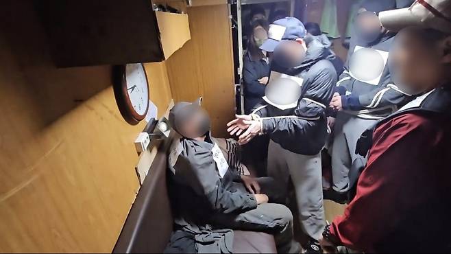 Two Russian sailors re-enact the moment when they allegedly beat another crew member to death on a boat in Busan. [BUSAN COAST GUARD]