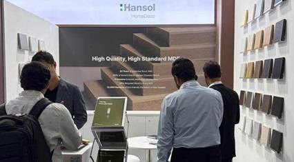 한솔홈데코의 두바이 건축기자재전 전시부스.
