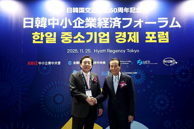 중소기업중앙회 김기문(왼쪽) 회장과 모리 히로시 일본 전국중소기업단체중앙회장. 중기중앙회 제공