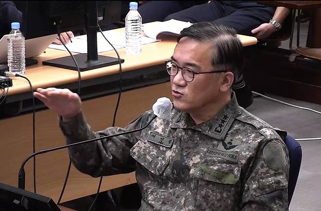 11월24일 여인형 전 국군방첩사령관이 서울중앙지법에서 열린 윤석열씨의 내란 우두머리, 직권남용 권리행사방해 혐의 사건 속행 공판에 증인으로 출석해 증언하고 있다. ⓒ서울중앙지방법원