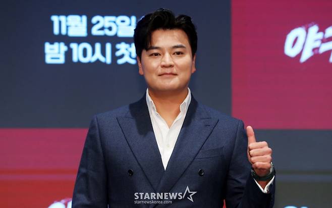 [서울=뉴시스] 김혜진 기자 = 전 야구선수 추신수가 25일 오후 서울 구로구 더세인트에서 열린 채널A 새 예능 프로그램 '야구여왕' 제작발표회에서 포즈를 취하고 있다. 2025.11.25. jini@newsis.com /사진=김혜진