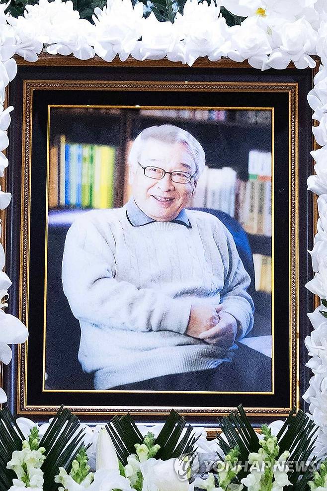 서울아산병원에 마련된 이순재 빈소 (서울=연합뉴스) 배우 이순재의 빈소가 25일 서울 송파구 서울아산병원 장례식장에 마련됐다. 2025.11.25 [사진공동취재단] photo@yna.co.kr