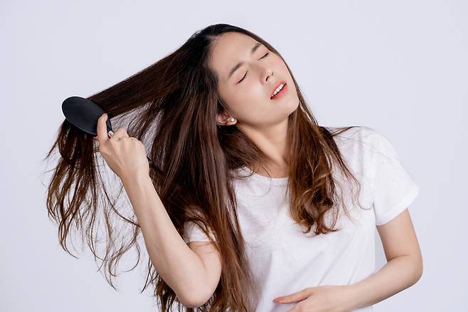 두피는 모발이 자라는 '토양'이기 때문에 청결 유지가 가장 중요하다. 사진=게티이미지뱅크