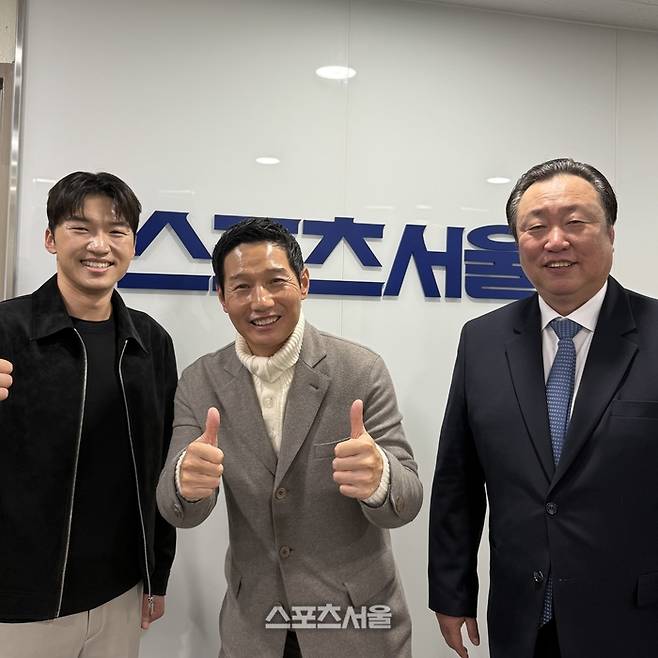 박해민, 염경엽 감독, 차명석 단장이 25일 스포츠서울 본사를 찾아 포즈를 취하고 있다. 사진 | 박연준 기자 duswns0628@sportsseoul.com