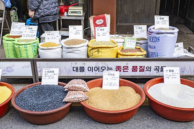모란시장에서 파는 곡물들