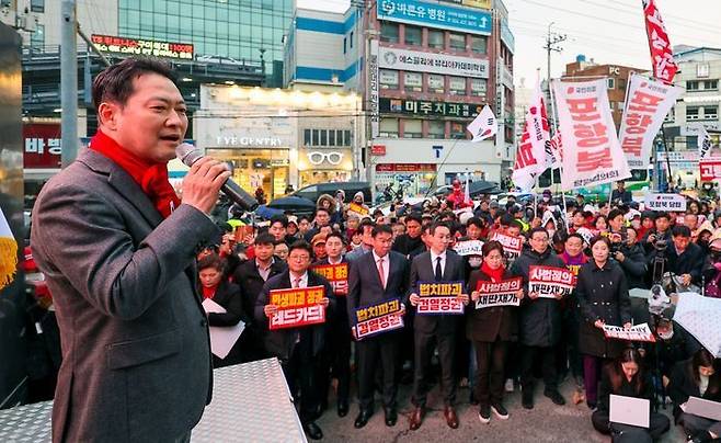 장동혁 국민의힘 대표가 25일 경북 구미시 구미역 광장에서 열린 민생회복 법치수호 국민대회에서 발언하고 있다. ⓒ뉴시스