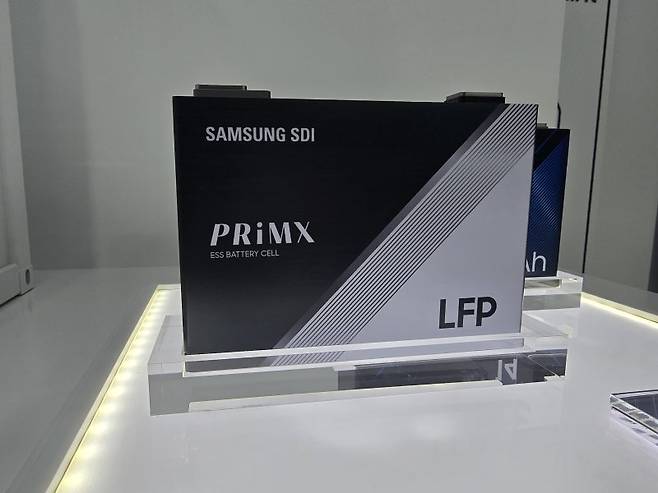 삼성SDI가 인터배터리 2024에서 공개했던 에너지저장장치(ESS)용 각형 LFP 배터리 모형. /사진=뉴스1