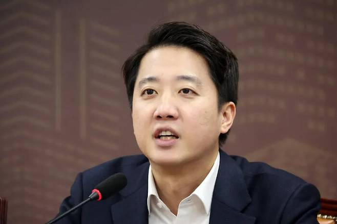 이준석 개혁신당 대표가 지난 17일 서울 여의도 국회에서 열린 최고위원회의에서 발언하고 있다. 연합뉴스