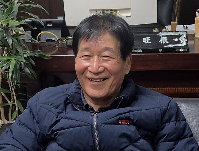 Oh Wang-geun, chairman of the Segok Sharing Scholarship Foundation, speaks during an interview at his office in Gwangju, Gyeonggi Province, on November 21 / Reporter Ryu In-ha.