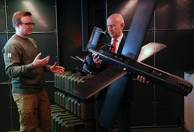 A handout photo made available by the UK Ministry of Defence shows British Secretary of State for Defence John Healey (R) during a tour of Helsing’s new 'resilience factory' in Plymouth, Britain, on Nov. 19. The cutting-edge facility, part of a 250 million pound ($328 million) defense growth deal, is expected to create high-value jobs, drive innovation and position Plymouth as a key hub for marine autonomy through the production of autonomous underwater miniature submarines. [EPA/YONHAP]