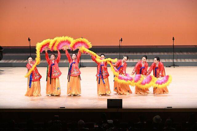 24일 일본 오키나와 나하문화예술극장 나하토 대극장에서 열린 ‘지저스 뮤직 페스티벌’에 참가한 팀들이 복음을 담은 공연을 펼치고 있다. 여의도순복음교회 제공