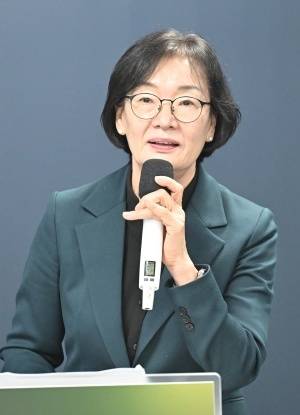 인사말을 하는 김혜순 경기도여성가족재단 대표이사