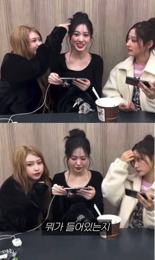 키키 하음(맨 왼쪽)이 수이(가운데)를 향해 이야기를 하고 있다. 사진ㅣ키키 라이브 방송 캡처